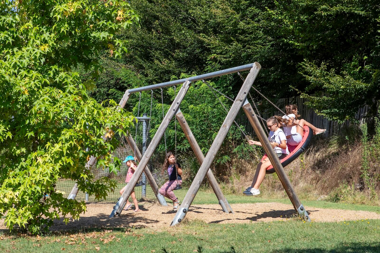 camping-calme-aire-de-jeux accueil du camping 3 étoiles le Tiradou