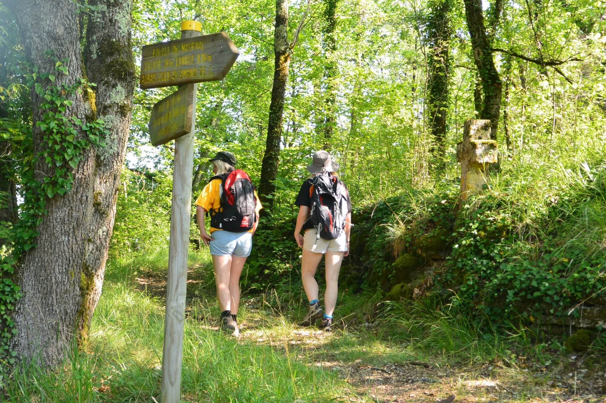 chemin-croix-balises-2000x1333 Vacances en famille dans camping en Dordogne