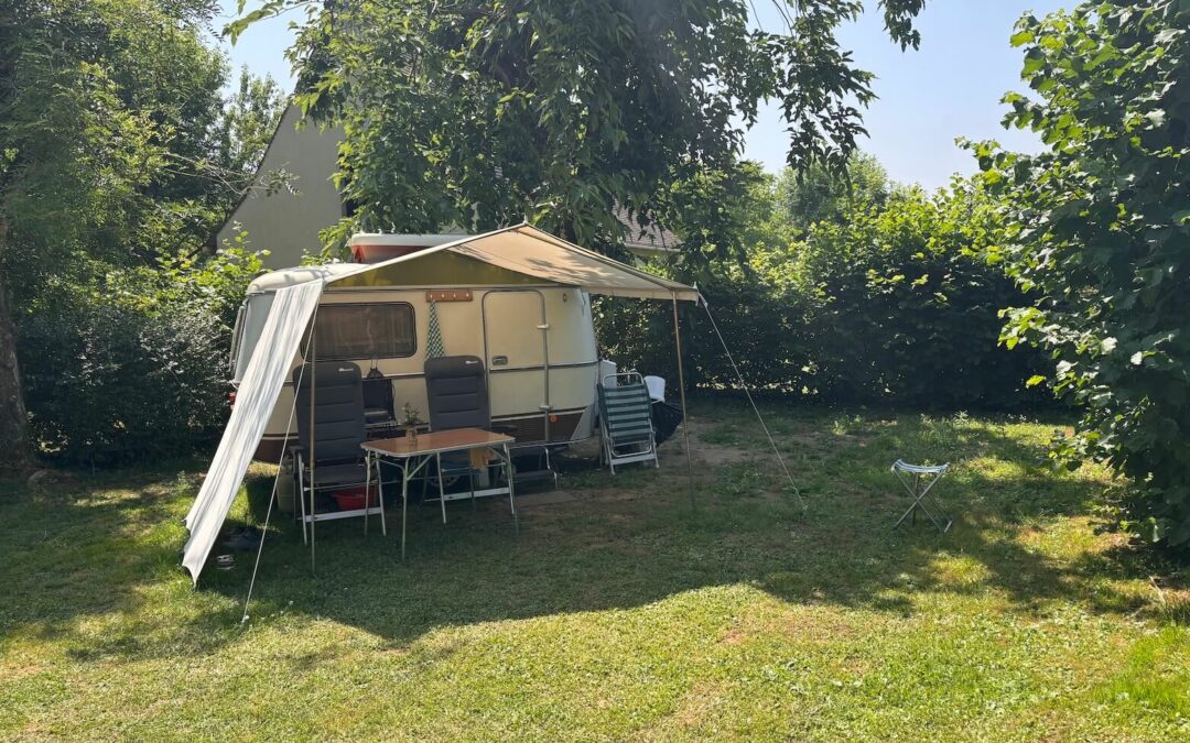 Emplacements ombragès au camping Le Tiradou en Dordogne périgord noir