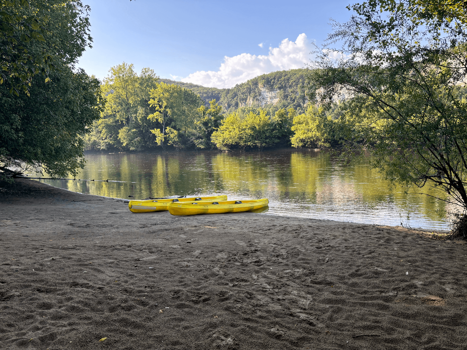 Canoe-dordogne-camping Canoe sur la rivière Dordogne avec le camping le Tiradou