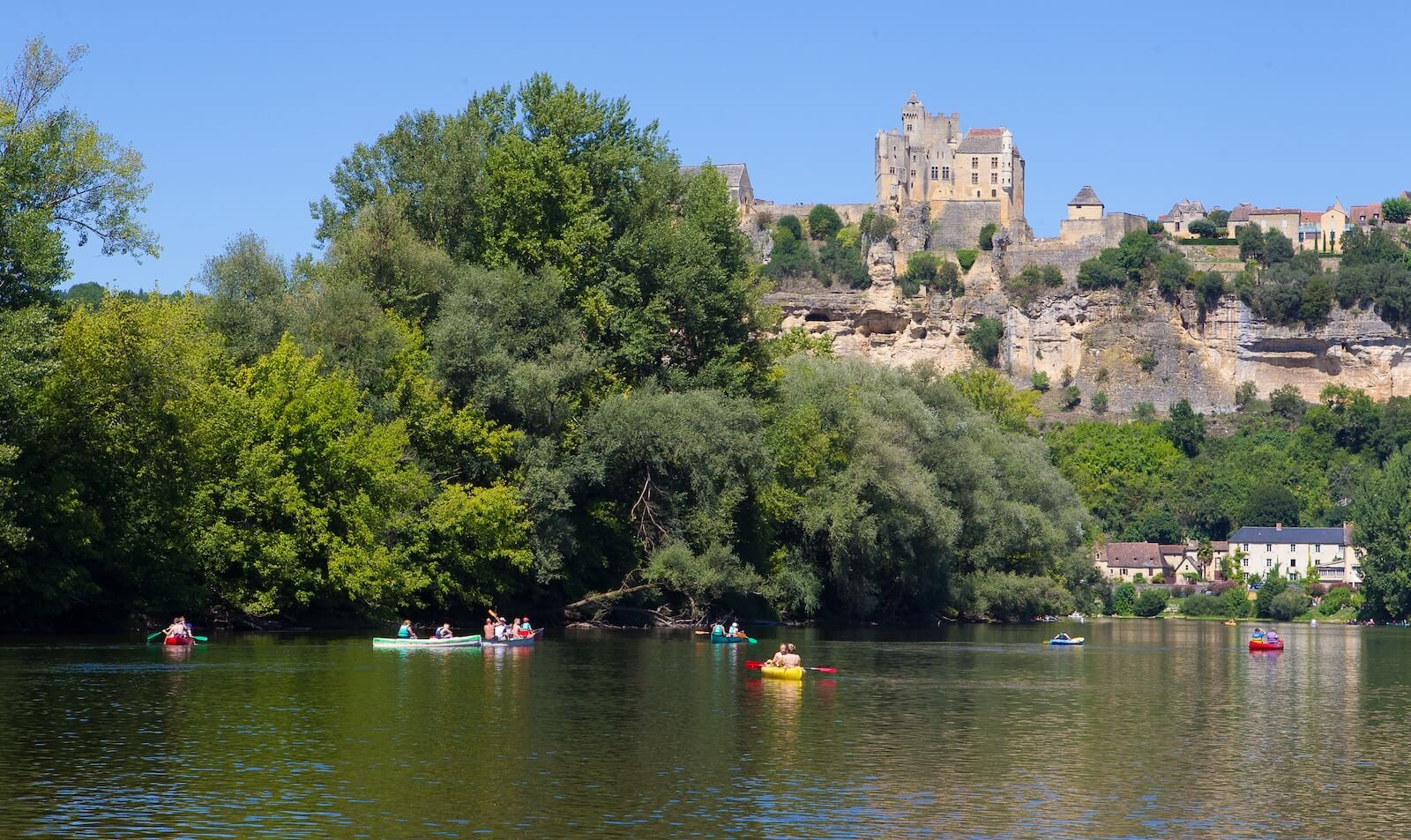 descente-en-canoe-beynac Descente en canoë sur la Dordogne avec le camping le Tiradou